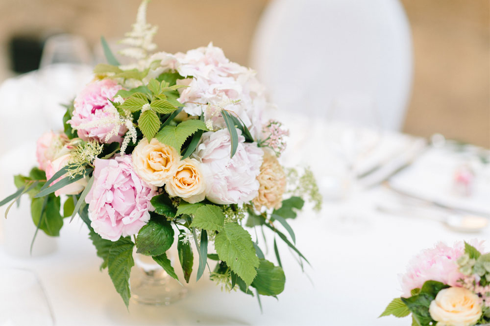 28 Fleurs De Fee Chateau De Bagnols Save The Date Photography