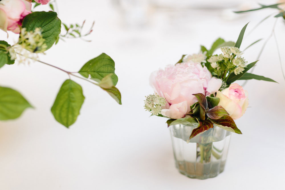 29 Fleurs De Fee Chateau De Bagnols Save The Date Photography