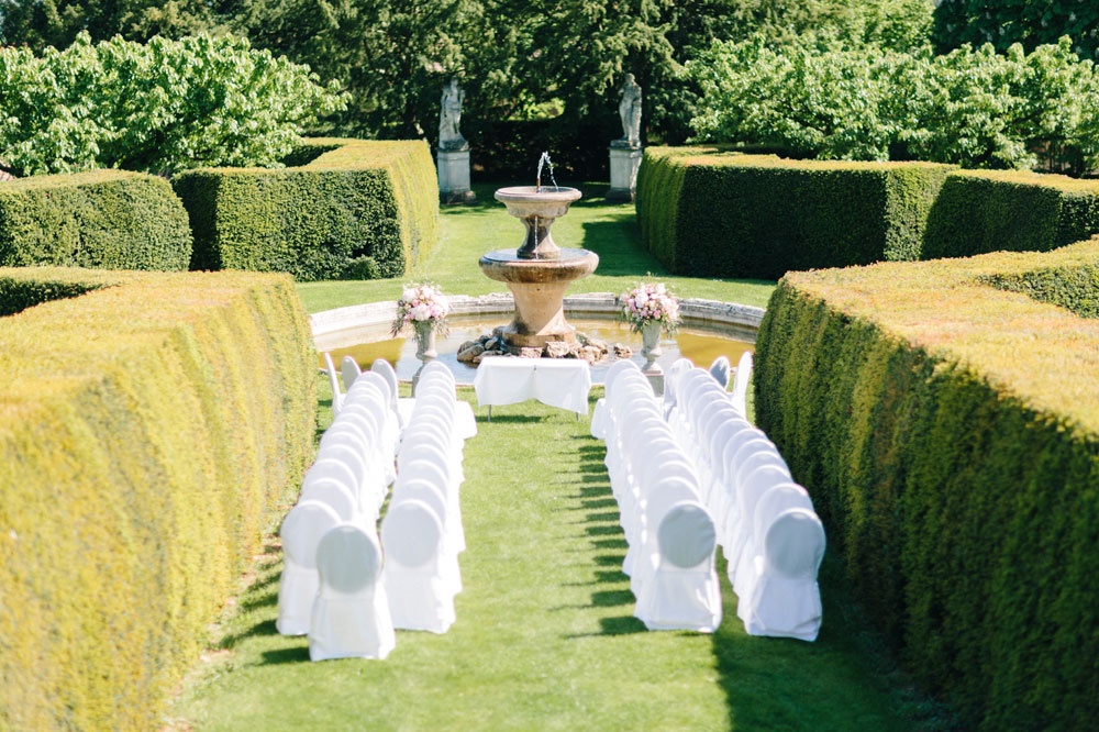 2 Fleurs De Fee Chateau De Bagnols Save The Date Photography
